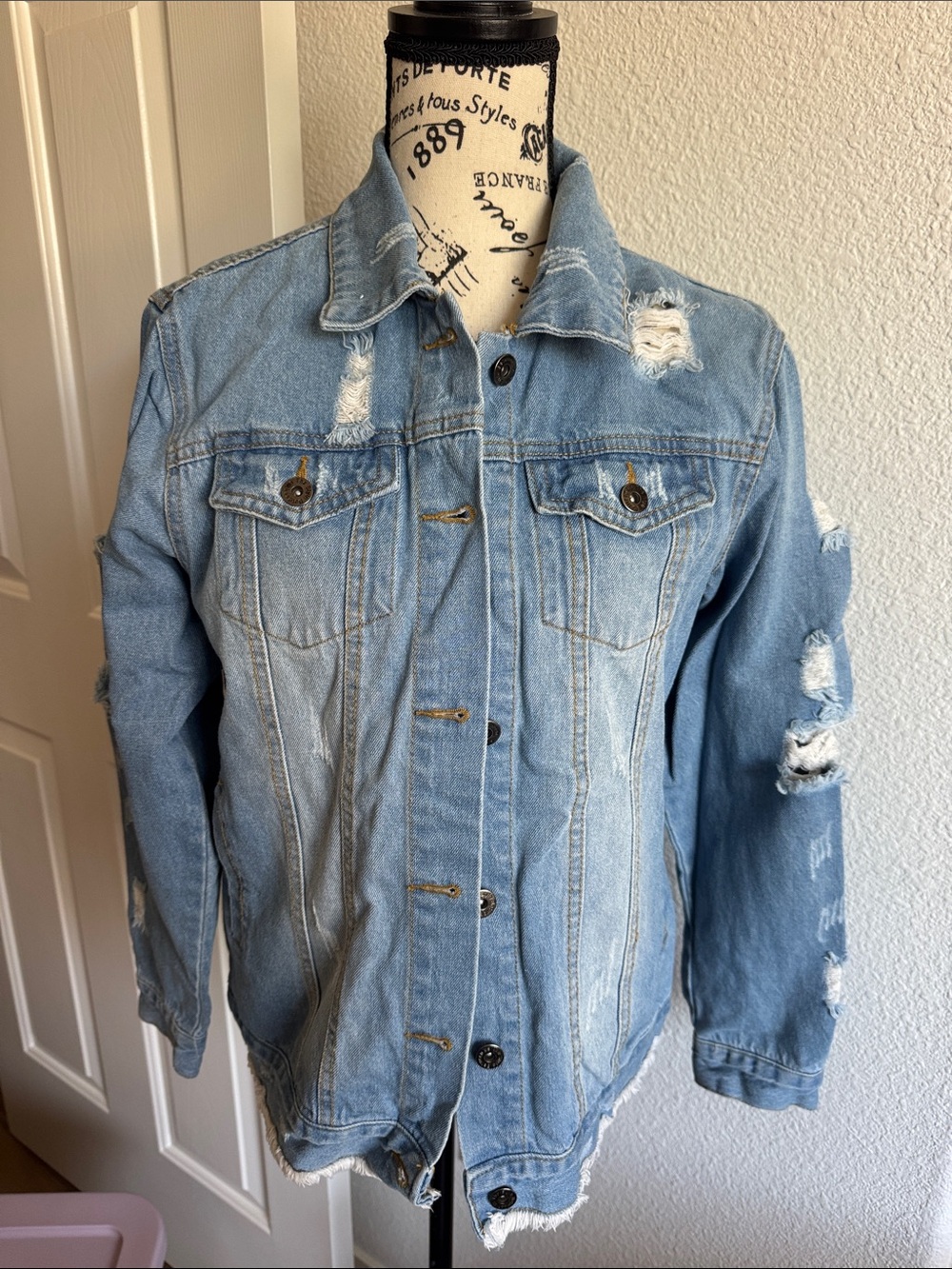 The Style Between Us Distressed Jean Jacket M